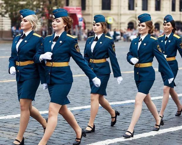 俄罗斯的女兵退役后,为什么大多嫁不出去?3个方面你没.